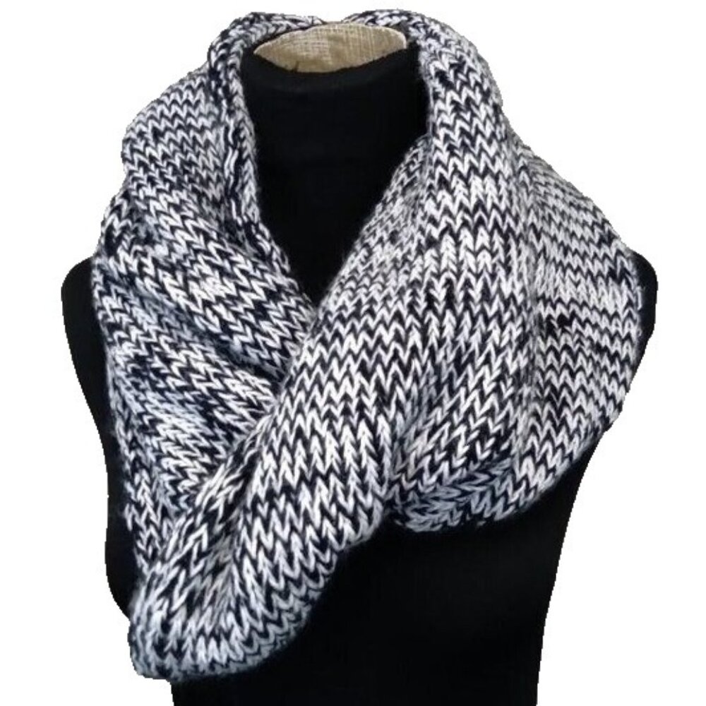 Eddie Bauer Womens Knit Infinity Scarf One Size Black White Winter Outdoor NWT‎